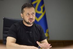 Tổng thống Zelensky: Ukraine phá hủy Su-24M Nga tại Crimea trong đợt tập kích mới nhất