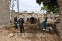 Nhà thầu 'đỏ mắt' tìm thợ