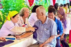 Ấm &aacute;p t&igrave;nh người nơi v&ugrave;ng s&oacute;c Khmer &Ocirc; L&acirc;m