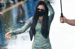 Ngu Thư Hân diện đầm ôm sát, khoe dáng quyến rũ