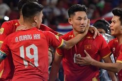 Tuyển Việt Nam đánh bại Thái Lan tại Rajamangala, chạm một tay vào chức vô địch