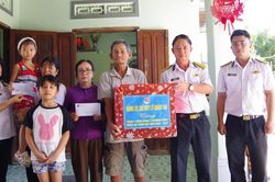 Lữ đo&agrave;n 146 động vi&ecirc;n con đỡ đầu trước thềm năm học mới