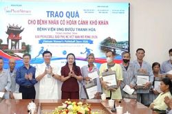Báo Phụ nữ Việt Nam trao tặng 50 suất quà cho bệnh nhân ung thư hoàn cảnh khó khăn