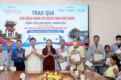 B&aacute;o Phụ nữ Việt Nam trao tặng 50 suất qu&agrave; cho bệnh nh&acirc;n ung thư ho&agrave;n cảnh kh&oacute; khăn