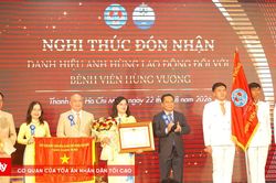 Bệnh viện Hùng Vương đón nhận danh hiệu Anh hùng Lao động