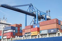 Nửa đầu tháng 8/2026, xuất khẩu tăng tốc, nhập siêu còn 1,5 tỷ USD