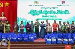 “Hành quân xanh” trao 520 phần quà, học bổng tại Hà Tiên