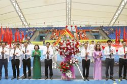 Phó Chủ tịch UBND tỉnh Lê Xuân Lợi dự khai mạc Đại hội Thể dục thể thao phường Đồng Nguyên
