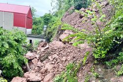 Bắc Ninh: Di dời khẩn cấp c&aacute;c hộ d&acirc;n ra khỏi v&ugrave;ng nguy hiểm, chủ động ứng ph&oacute; mưa lũ
