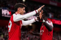 Arsenal khởi đầu hoàn hảo tại Ngoại hạng Anh với chiến thắng áp đảo 3-0 trước Coventry City