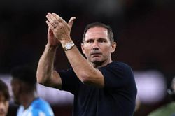 HLV Frank Lampard thừa nhận sức mạnh vượt trội của Arsenal sau trận thua 0-3 tại Emirates