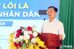 Người dân xã Nha Bích nghe nói chuyện chuyên đề về xây dựng ý thức công dân đô thị