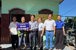 Phường Cam Linh bàn giao nhà Đại đoàn kết cho hộ nghèo
