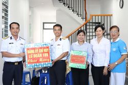 Lữ đo&agrave;n 189 kh&aacute;nh th&agrave;nh v&agrave; b&agrave;n giao nh&agrave; đồng đội