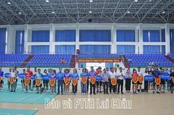 Khai mạc Giải cầu l&ocirc;ng c&ocirc;ng nh&acirc;n, vi&ecirc;n chức, lao động tỉnh
