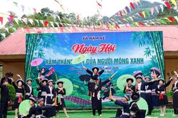Rộn ràng Ngày hội Rằm tháng 7 của người Mông xanh