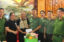 Lào Cai: Lãnh đạo Công an tỉnh thăm hỏi, động viên cán bộ Công an xã Mường Bo bị đa chấn thương khi làm nhiệm vụ