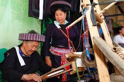 Người M&ocirc;ng xanh g&igrave;n giữ nghề truyền thống