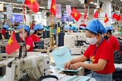 Đi làm vào ngày nghỉ bù, tính lương thêm giờ thế nào?