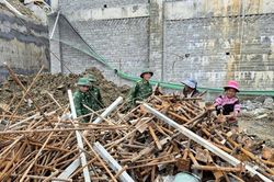 G&oacute;p sức x&acirc;y dựng trường học bi&ecirc;n cương