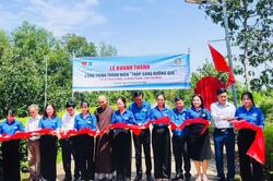 Tây Nnh: Khánh thành công trình đường bê-tông nông thôn 'Thắp sáng đường quê'