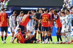 Dàn sao tuyển Argentina bị phạt nặng sau vụ ẩu đả tại chung kết World Cup 2026