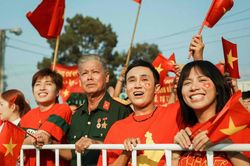 'Nghỉ hè sợ nghỉ hưu' dẫn đầu phòng vé trước đợt phim 2/9