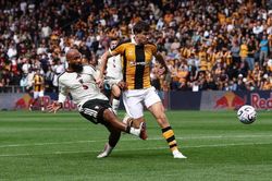 MU thua sốc trước Hull City trong ngày ra quân