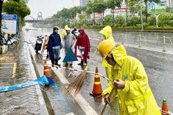 Hà Nội huy động hơn 4.000 người ứng phó bão số 4