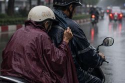 Có những ngày, mẹ chỉ cần một lời nói nhẹ nhàng (tản văn)