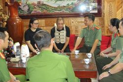 L&agrave;o Cai: Thăm hỏi, động vi&ecirc;n c&aacute;n bộ C&ocirc;ng an x&atilde; bị đa chấn thương khi l&agrave;m nhiệm vụ