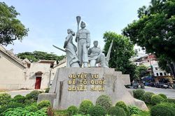 Cần một kh&ocirc;ng gian mới cho tượng đ&agrave;i 'Quyết tử để Tổ quốc quyết sinh'