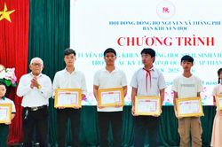 Dòng họ Nguyễn xã Thăng Phú, Đà Nẵng khen thưởng học sinh, sinh viên đạt giải các kỳ thi