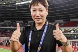 B&aacute;o Indonesia đ&aacute;nh gi&aacute; ĐT Việt Nam 'cửa tr&ecirc;n' Th&aacute;i Lan: Nhờ nghệ thuật 'xoay qu&acirc;n' của HLV Kim Sang Sik