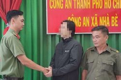 Kịp thời cứu người đàn ông Hàn Quốc nhảy sông ở cầu Phước Long