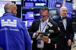 Chứng kho&aacute;n thế giới s&aacute;ng 22/8: Phố Wall hồi phục, Dow Jones tăng hơn 500 điểm