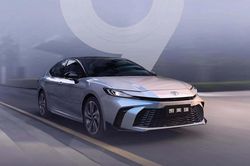 Toyota Camry 2026 nâng cấp mạnh tiện nghi, bản hybrid cao nhất 38.500 USD