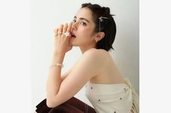 Muốn thử phong cách Y3K: 5 phụ kiện bạc giúp outfit trông như 'đến từ tương lai'