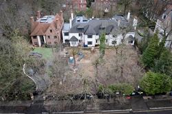 Hàng loạt biệt thự bỏ hoang giữa 'phố tỷ phú' giàu có ở London