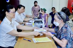 Ch&iacute;nh phủ n&acirc;ng mức chuẩn trợ gi&uacute;p x&atilde; hội l&ecirc;n 540.000 đồng/th&aacute;ng
