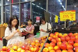 Đề xuất giảm thuế cho người l&agrave;m c&ocirc;ng: Chạm đ&uacute;ng &aacute;p lực đời sống