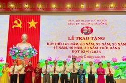 Phường Hà Đông trao Huy hiệu Đảng cho 368 đảng viên