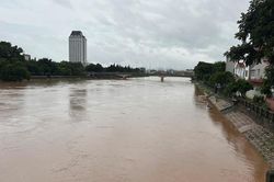 Mưa bão khiến hàng trăm nhà dân bị ngập, địa phương chủ động sơ tán dân