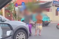 Xác minh clip người phụ nữ quỳ lạy, van xin chủ ô tô sau va chạm