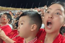 Vợ Quang Hải ăn mừng khi chồng ghi bàn