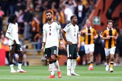 Man United và chuyến tàu bị hủy: Có quá sớm để hoảng loạn?