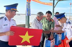 Chi đội Kiểm ngư số 4 tuyên truyền IUU cho ngư dân Lâm Đồng