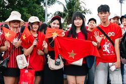 [Ảnh] Khán giả hào hứng trước giờ diễn ra concert 'Tổ quốc trong tim'