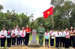Có cha nuôi Biên phòng, các con tự tin bước vào năm học mới