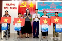 Bộ tư lệnh Vùng Cảnh sát biển 3 phối hợp tặng quà và làm công tác dân vận